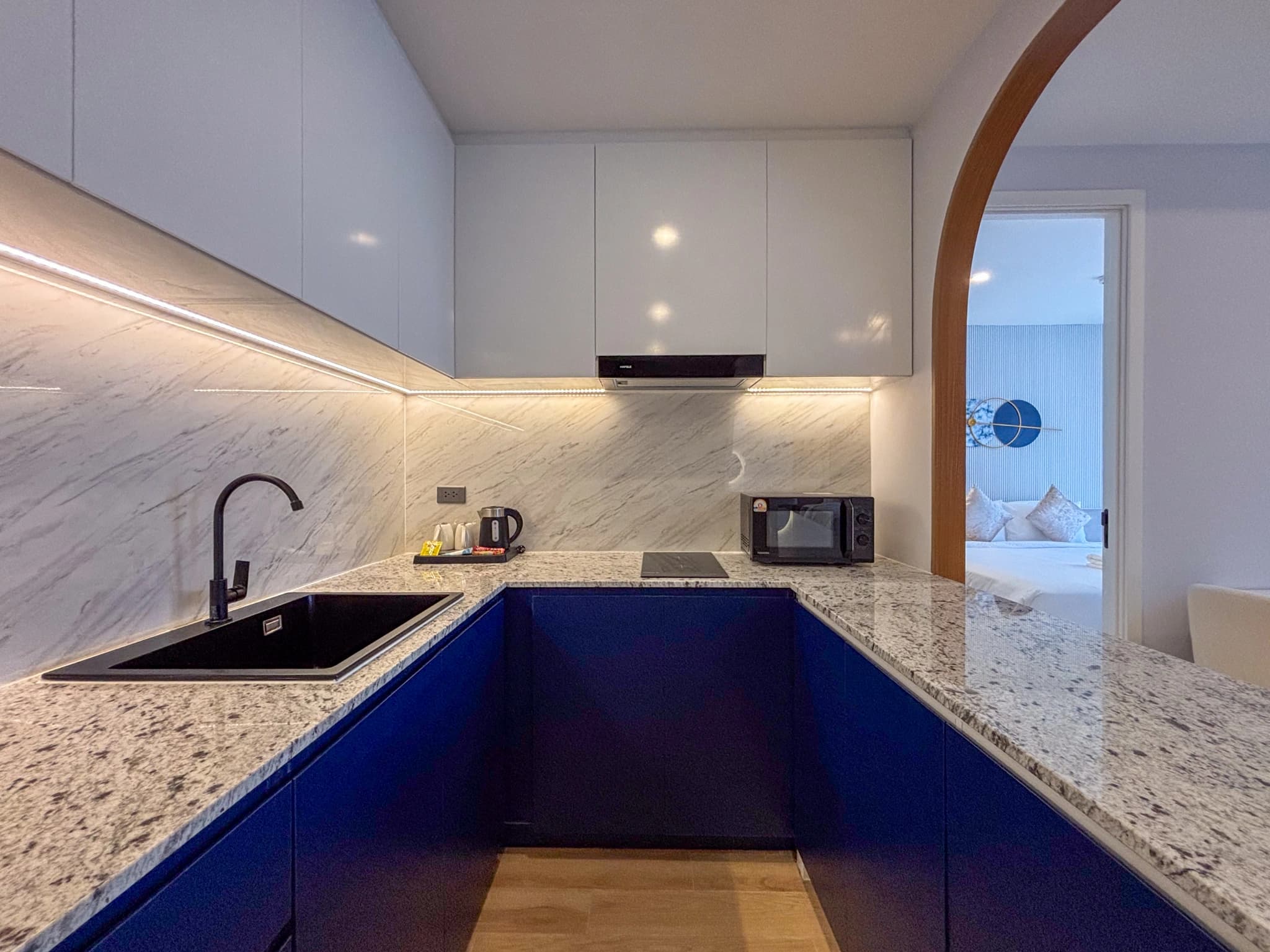 2 bedroom condo for rent Above Element - photo 2