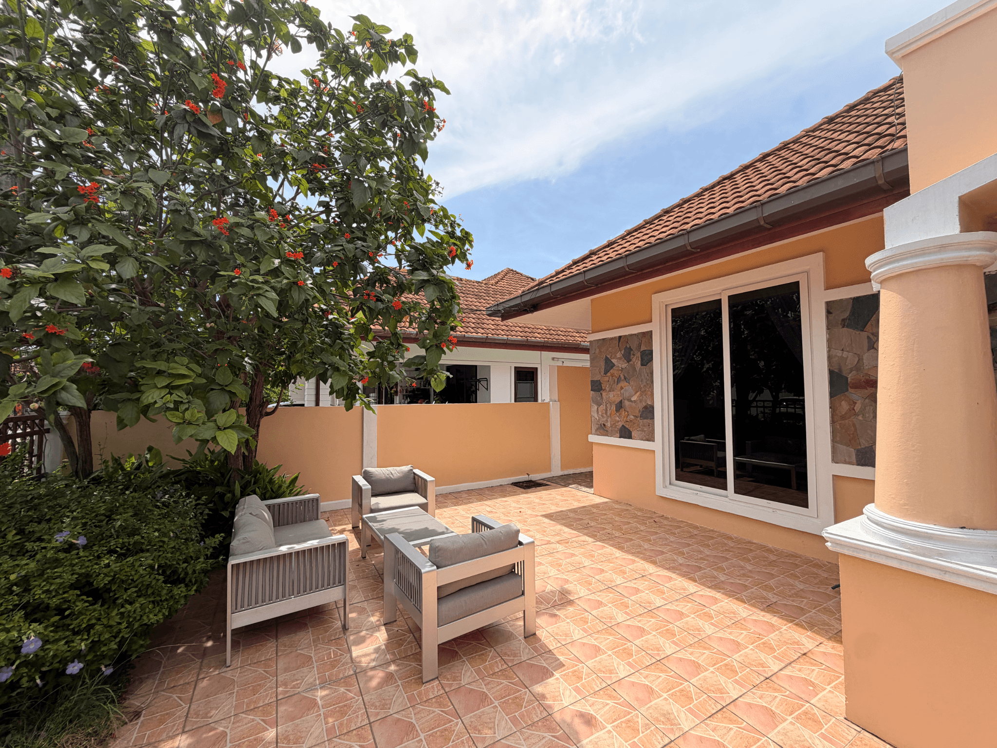 4 Bedroom Villa with Pool - photo 4