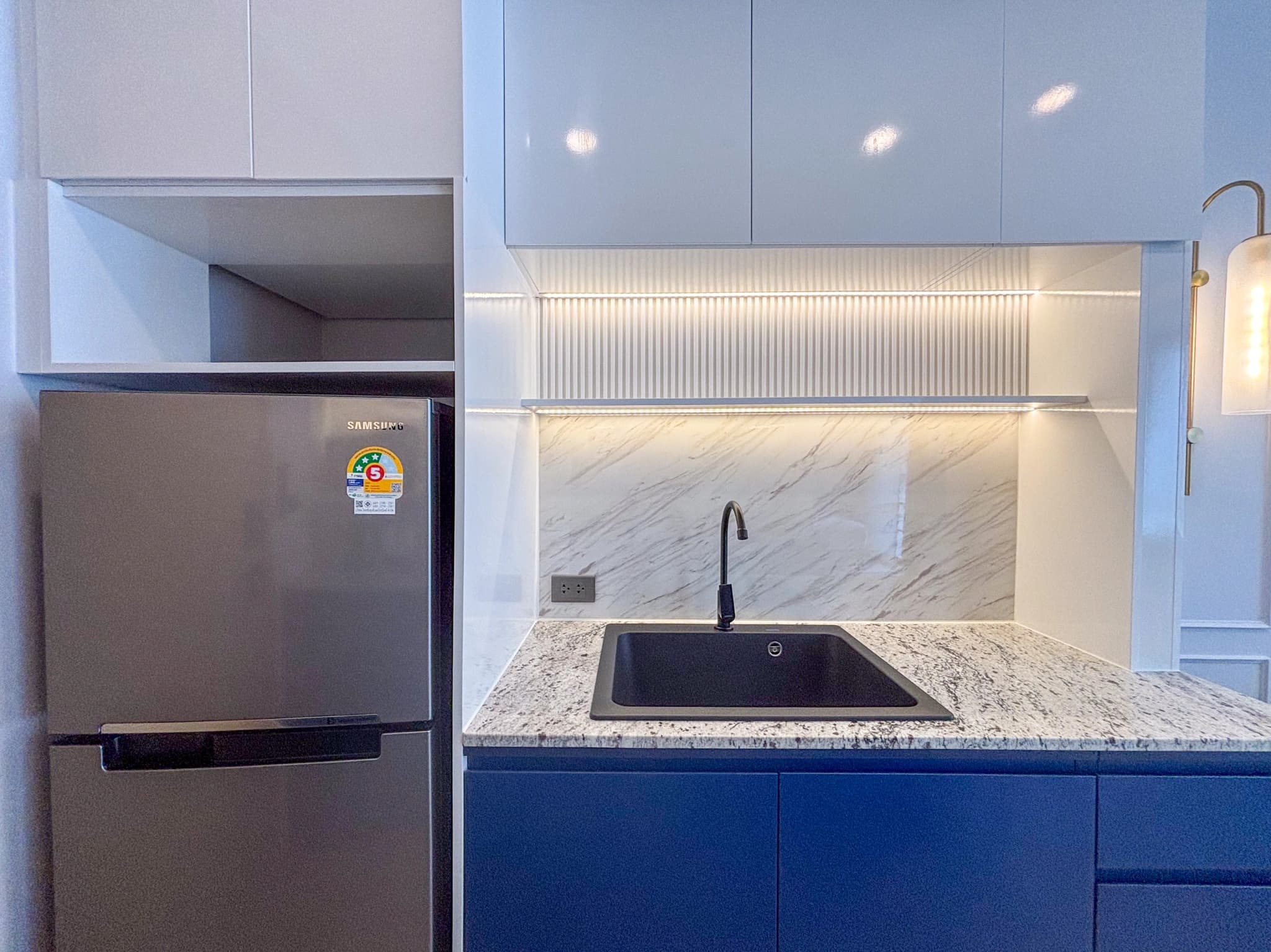 1 bedroom Deluxe Suite for Rent Above Element - photo 3