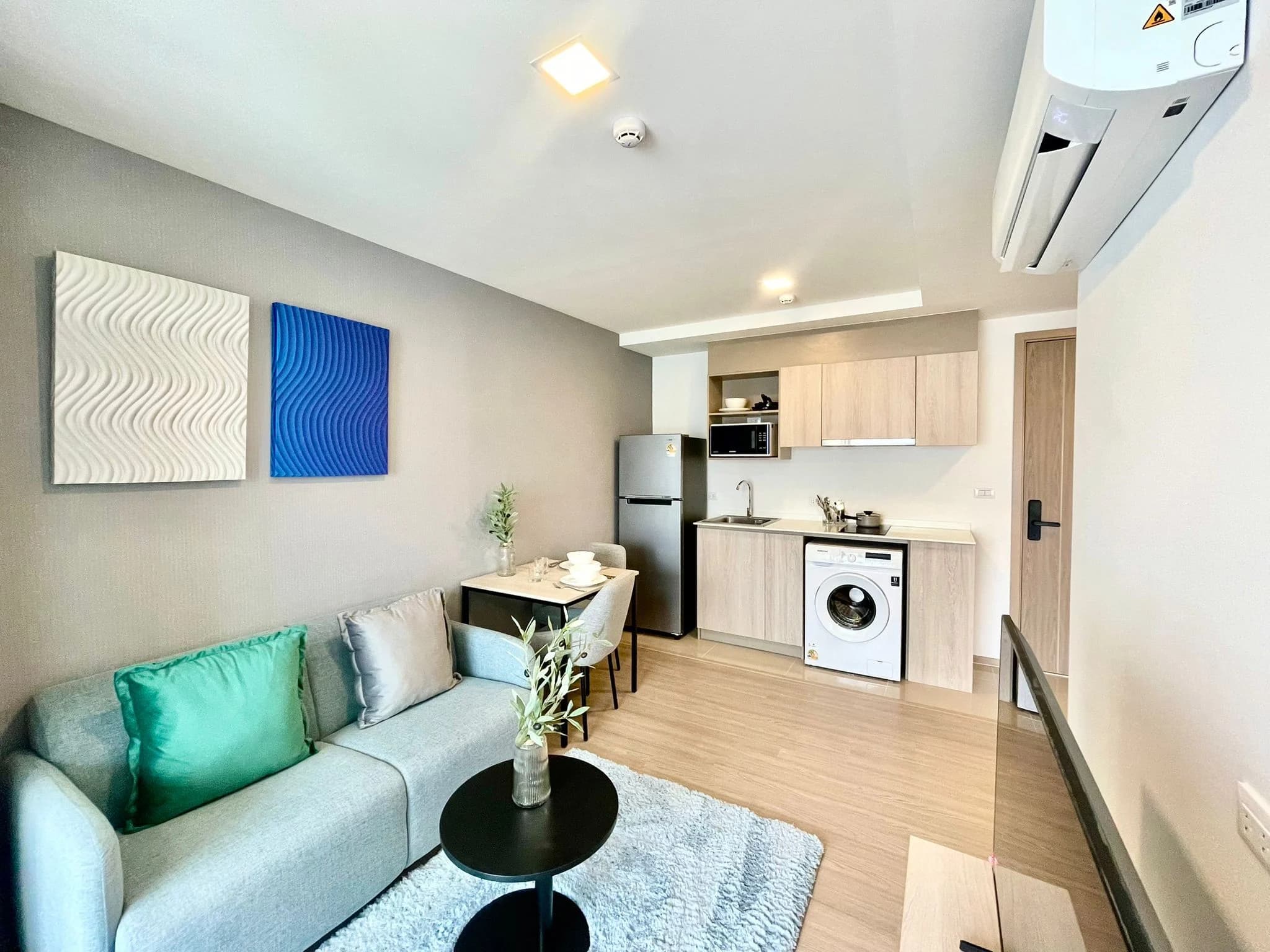 2 bedroom condo for rent The Base Bukit - photo 2