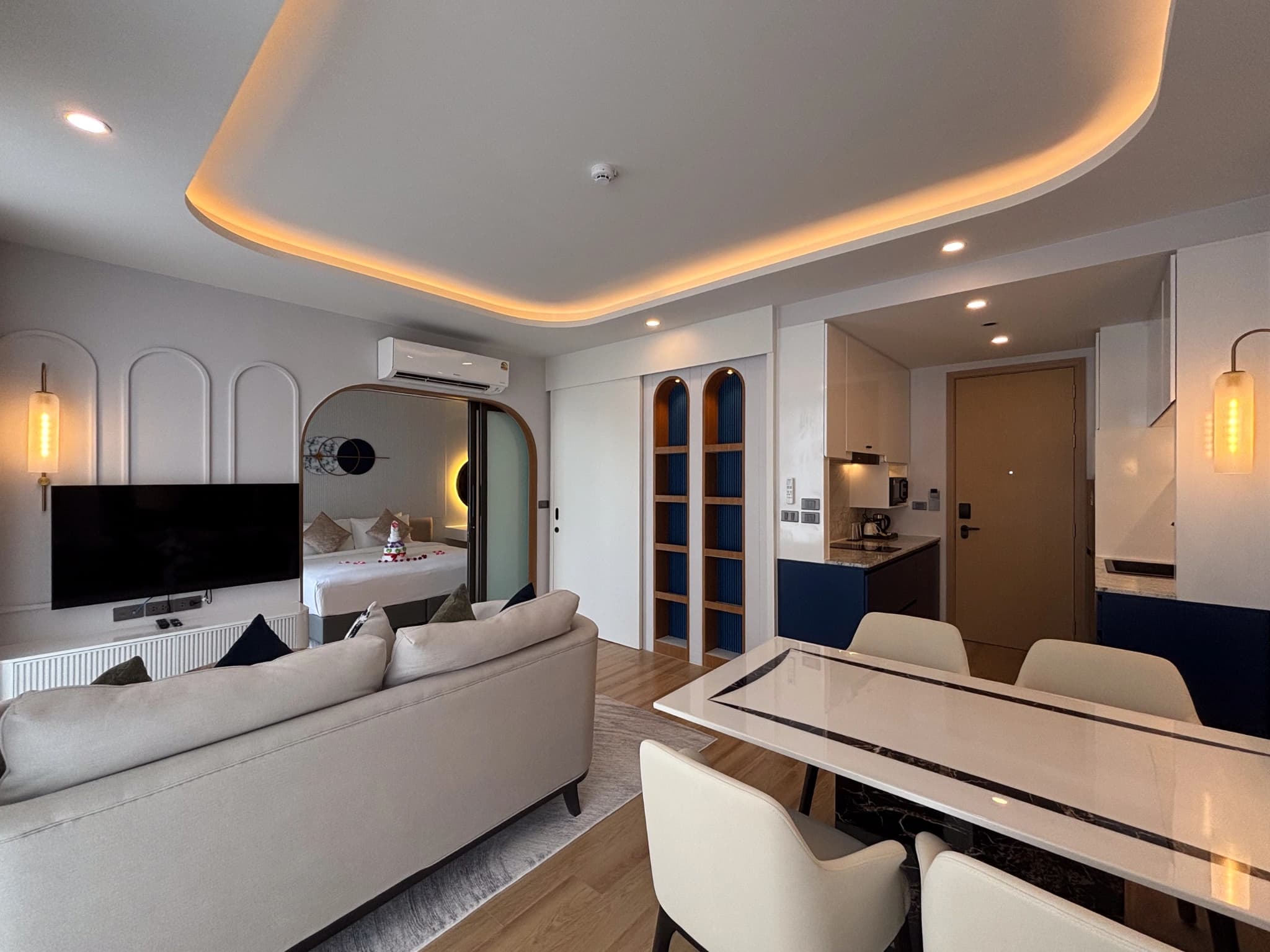 1 bedroom Deluxe Suite for Rent Above Element